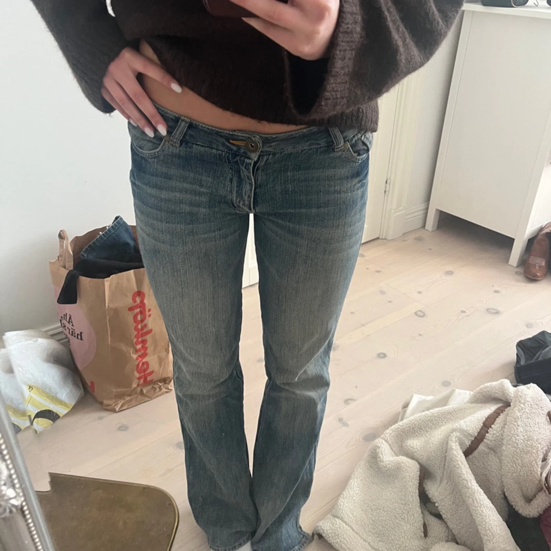 Blå jeans med bootcut