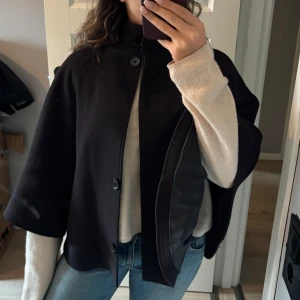 Poncho  - Super fin poncho från hm som inte kommer till användning, storlek 36