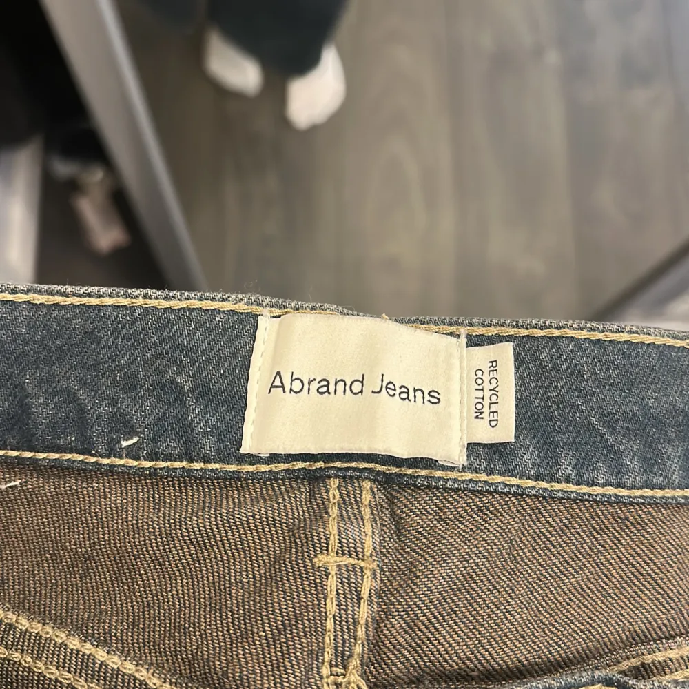 Snygga mörkblå jeans från Abrand Jeans! Väldigt bra skick!. Farkut & Housut.
