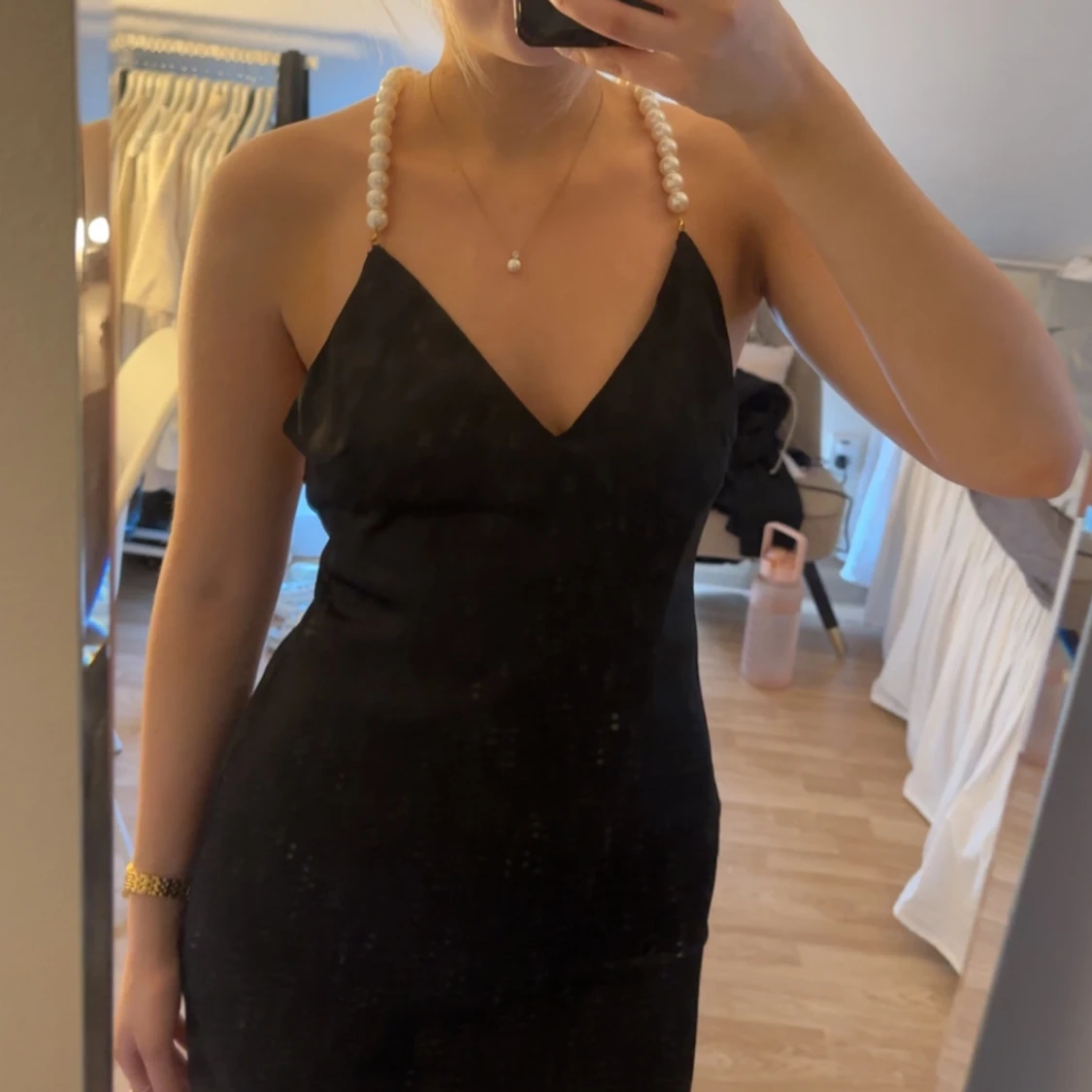 Svart långklänning med pärlband - 2
