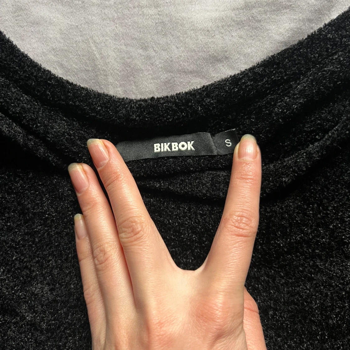 Svart långärmad topp från Bik Bok - 2