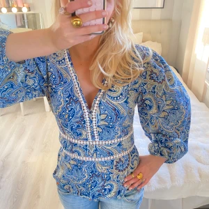 Jätte jättesöt blus  - Blus i fint mönster! 💕stl s/m 