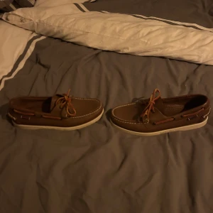 Nya Seglarskor - Sebago  - Helt oanvända seglarskor från Sebago. Pris går att diskutera:)