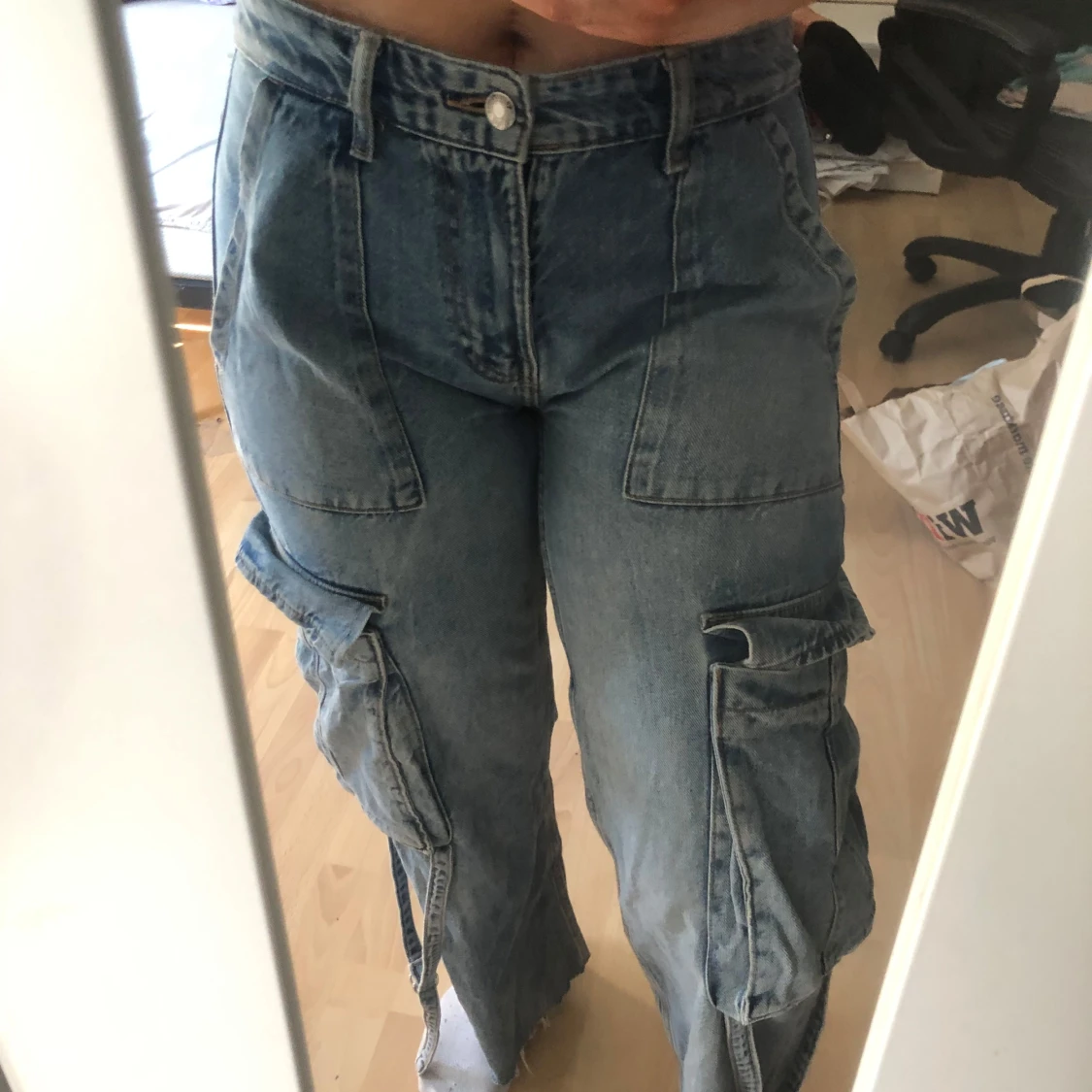 Blå cargojeans med vida ben från Zara