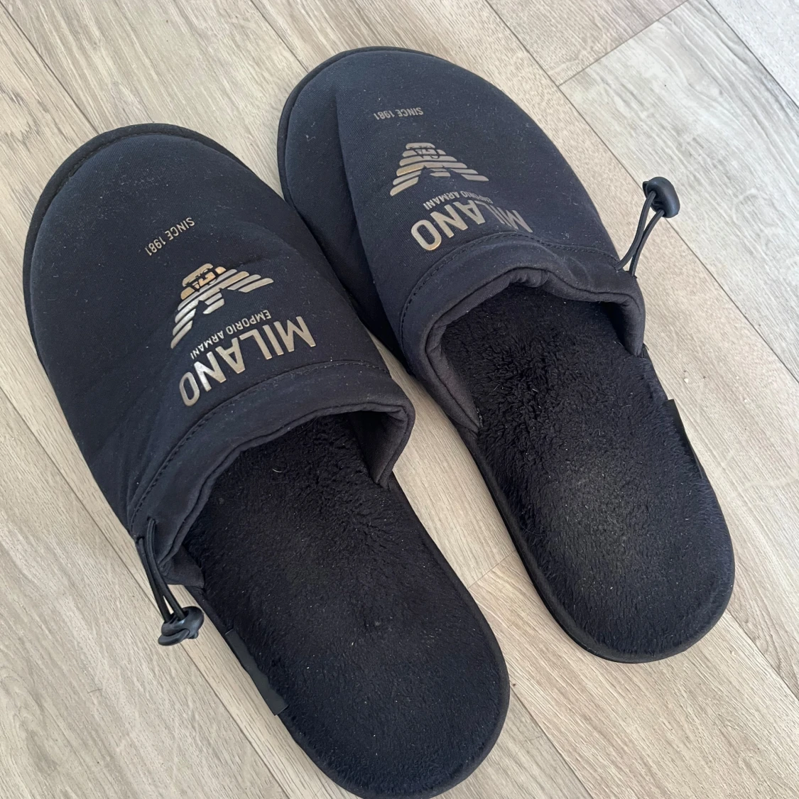 Svarta tofflor Emporio Armani Milano - 2