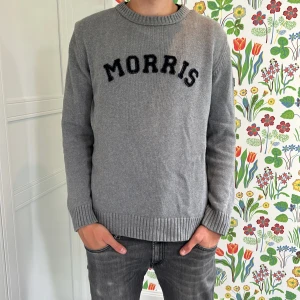 Morris tröja  - Hej, nu har det blivit dags för mig att sälja min Morris tröja då jag har tröttnat på den. skicket är super bra. Storleken är M men kan även passa S.