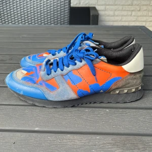 Valentino rockrunner - Valentino rockrunner i ganska bra skick, lite slitna men de syns på bilderna. Endast skorna ingår.