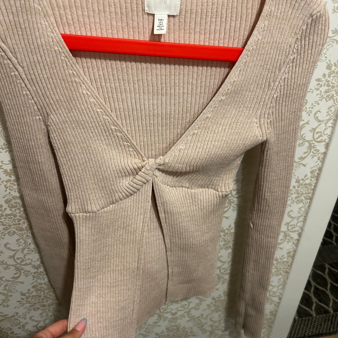 Beige ribbad omlottkofta - 1