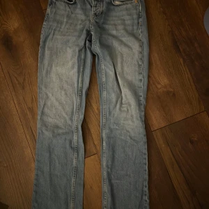 Ljusblå straight jeans från Lager 157!  - Ljusblåa jeans i Storlek S, jätte fina men de kommer tyvär inte till användning. Fint skick utan konstigheter😊