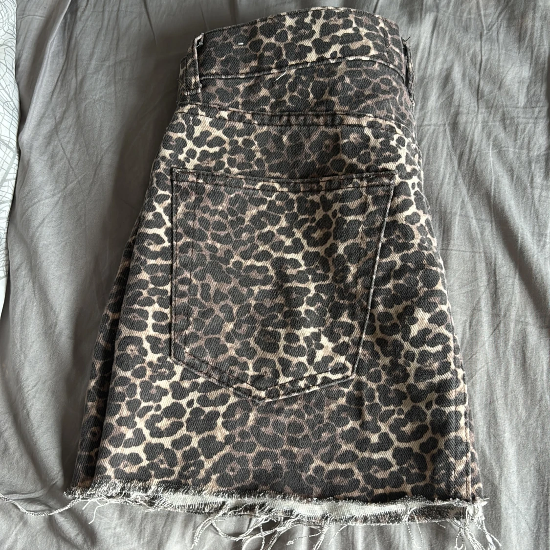 Leopardmönstrad jeanskjol  - 1