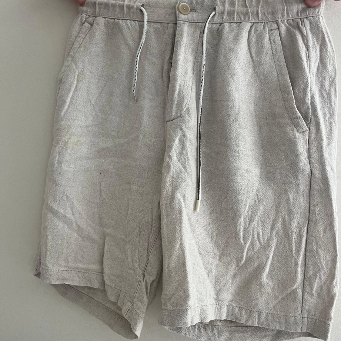 Beige linneshorts med snörning