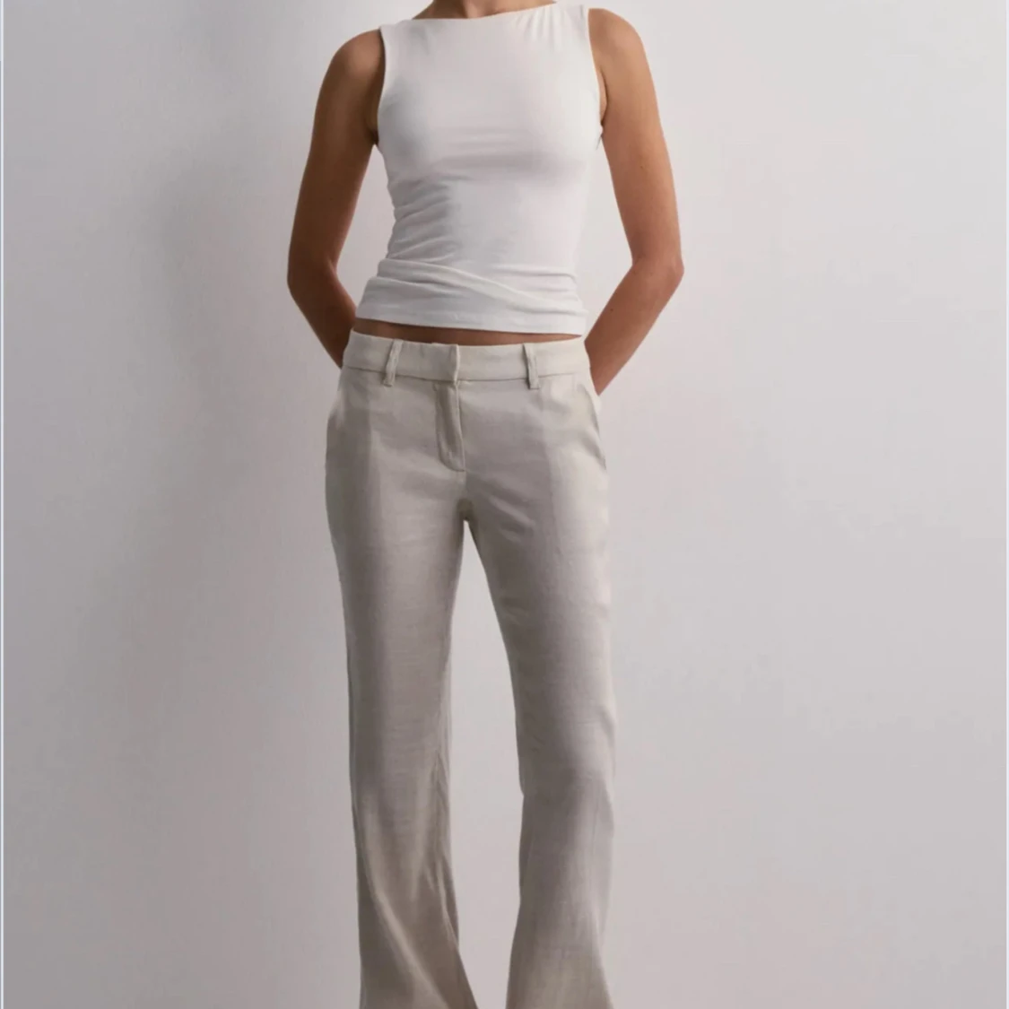 Beiga linnebyxor med bootcut