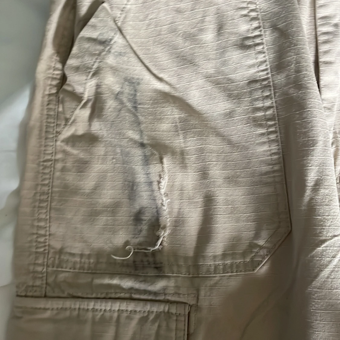 Beiga cargopants med fickor, YOKE. - 2