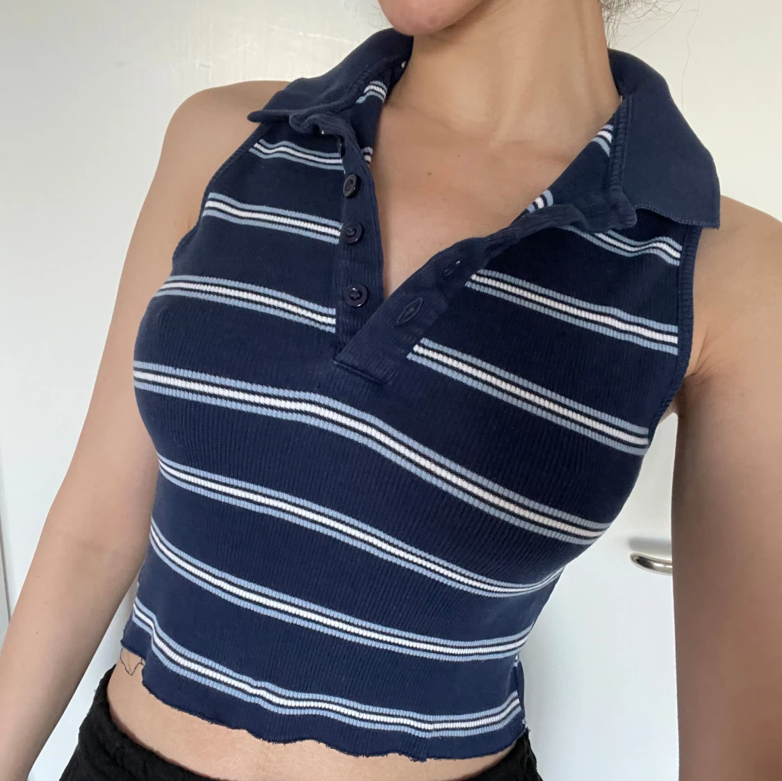 Marinblå randig croppad linnetopp BDG