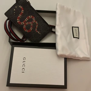 Sällsynt Gucci snake card holder  - Säljer denna ganska sällsynta Gucci snake card holdern, äkta såklart. 