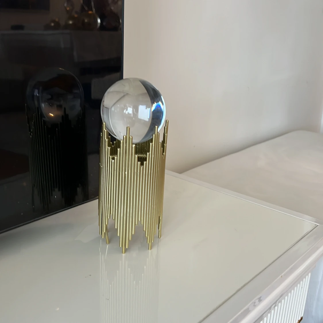 Dekorativ metall ställ med klot i suveränt skick  - 3