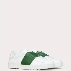 Valentino Open sneaker - Någon som är sugen på att köpa ett par valentino open skor, för ett bra pris kontakta DM.