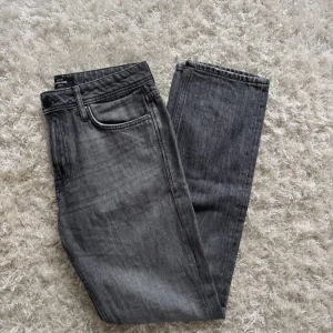 Jack & Jones jeans - Mycket fint skick, använda sällan! Strl 30/32! Modell: regular/clark! Skicka samma dag!