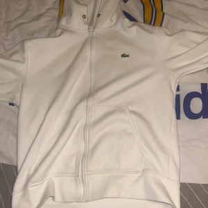 Lacoste - Lacoste tröja knappt använd 