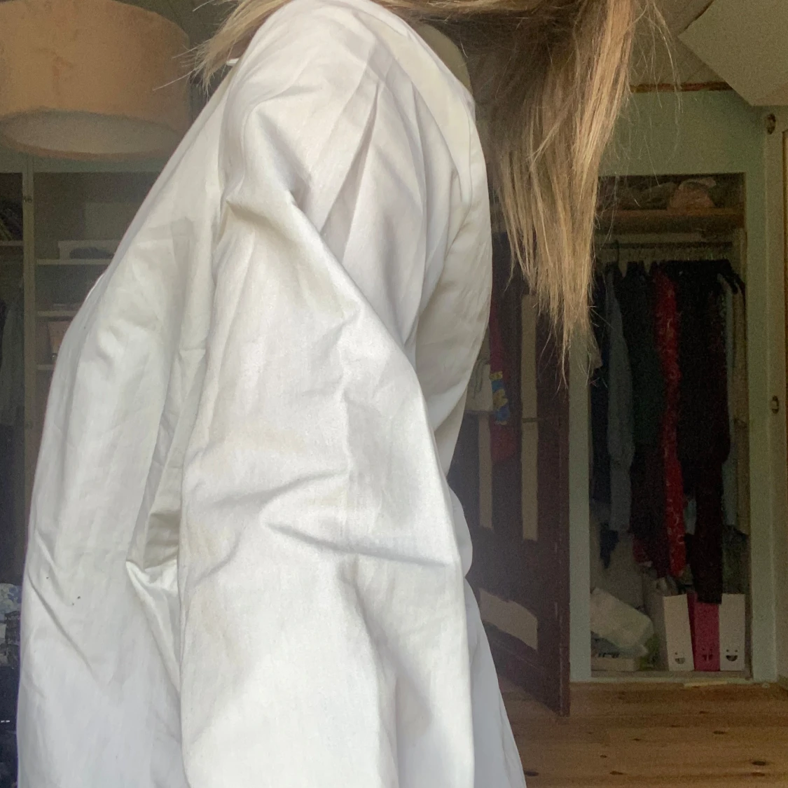 Vit klassisk skjorta med knappar - 1