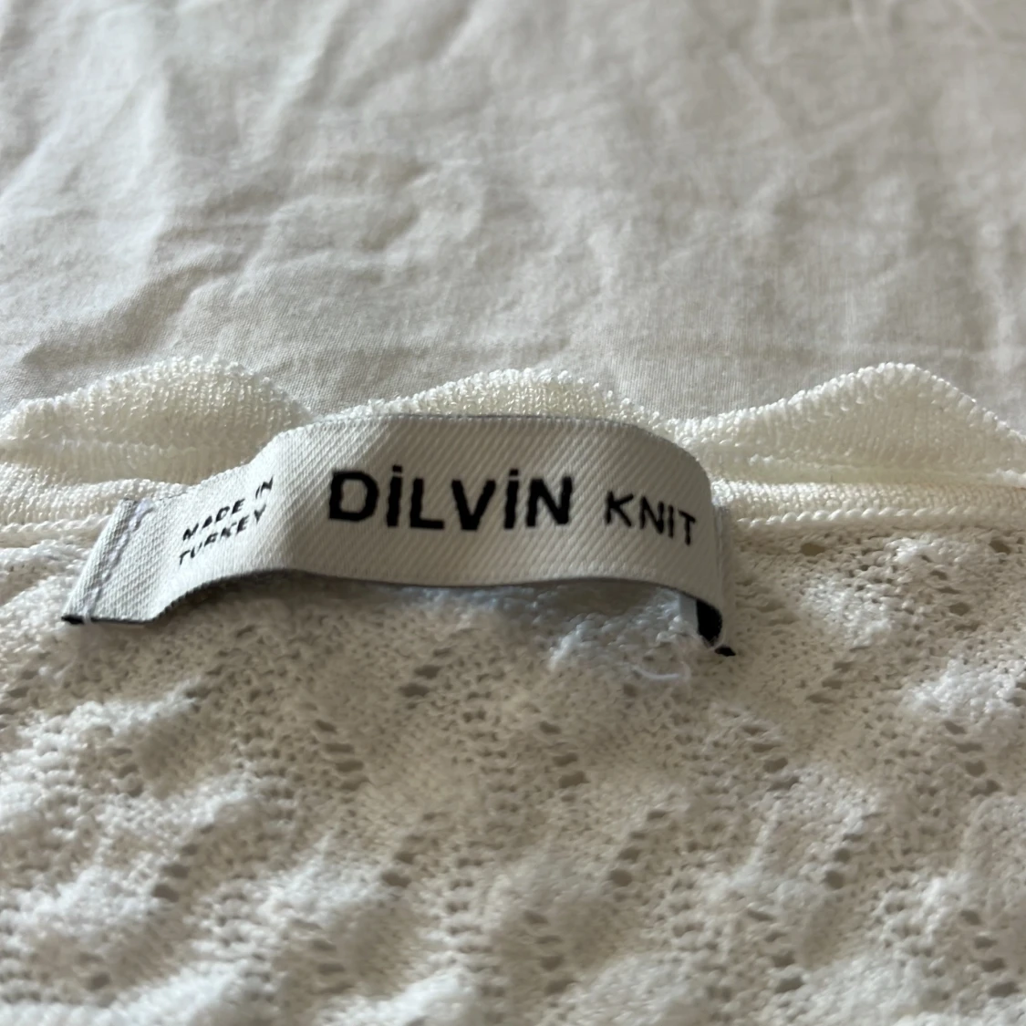 Vit spetsblus med knyt från Dilvin - 1