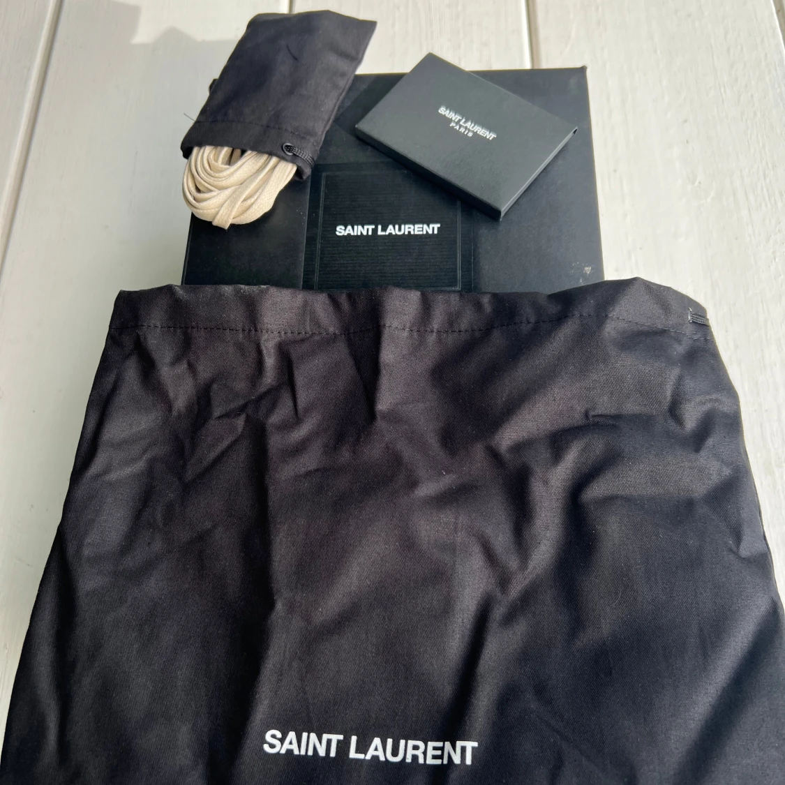Saint Laurent grå sneakers med svart detalj - 3
