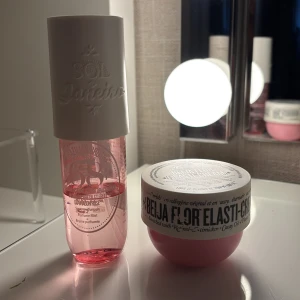 Sol de Janeiro face mist & kräm - Säljer en rosa face mist 'Brazilian Crush Cheirosa 68' och en Beija Flor Elasti-Cream från Sol de Janeiro. Mist i genomskinlig rosa flaska med vit kork, kräm i rund rosa burk med vit lock. Båda doftar fräscht och ger glow.  Du ser på bilden hur mycket som är kvar, lotionen är princip ny 