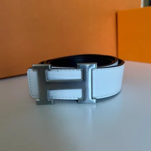 H bälte - Helt nytt H bälte!🍾👍🏼hör av er vid minsta lilla fundering!☺️obs att box medkommer ej📦. vid köp av 2 eller fler med kommer rabbat!🎉