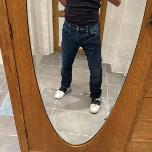 Replay jeans  - Ett par snygga jeans från Replay i storlek W33 L34 i modellen Anbbas 