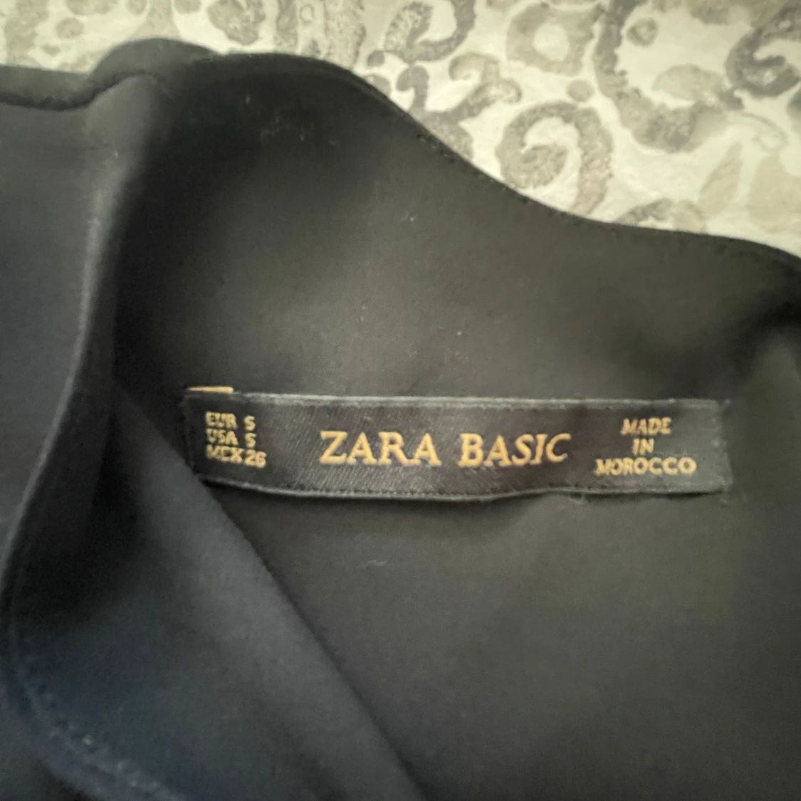 Svart ärmlös blus från Zara Basic - 2