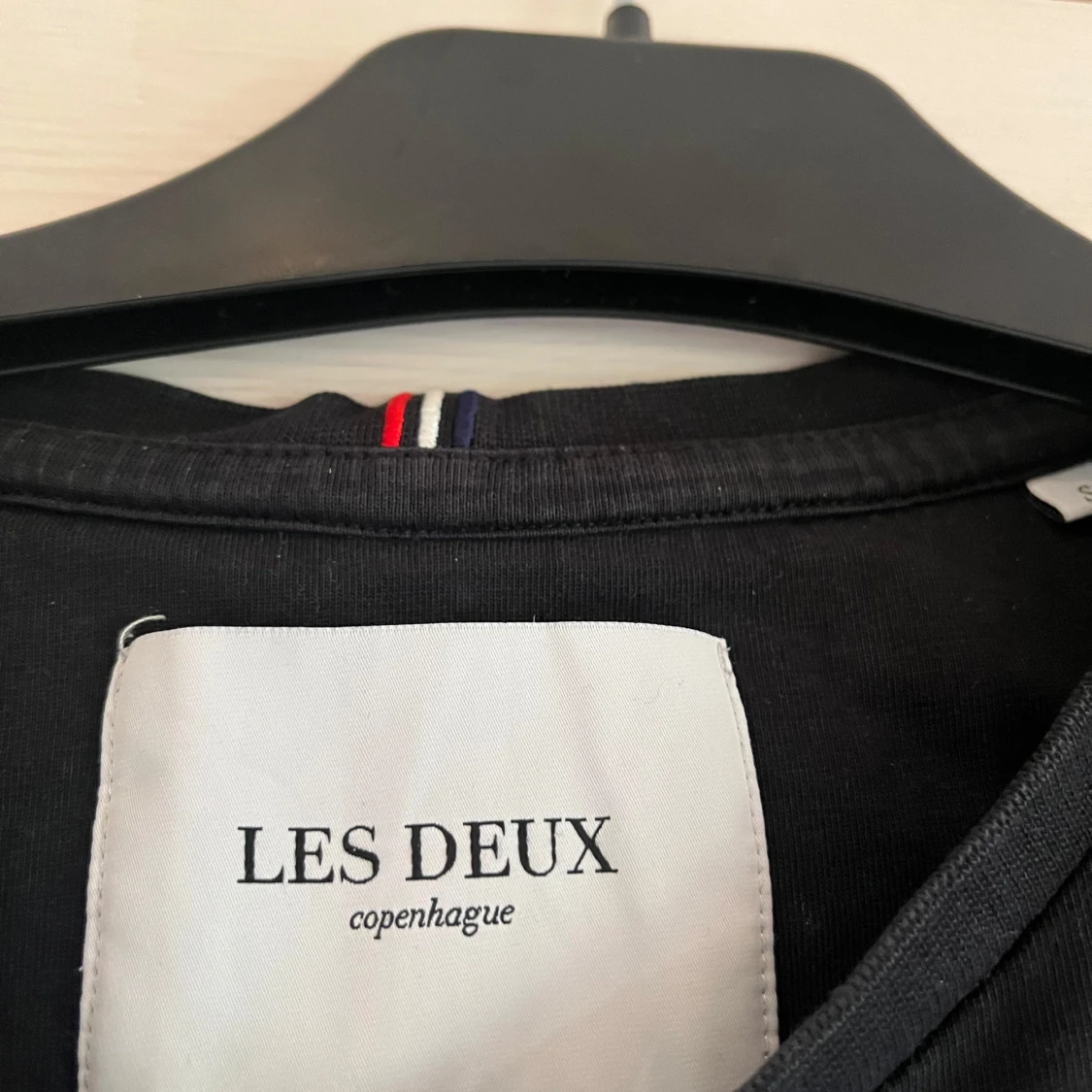 Svart t-shirt från Les Deux - 3