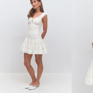 Vit klänning ifrån Gina - säljer min klänning ifrån Gina , använd en gång 💕