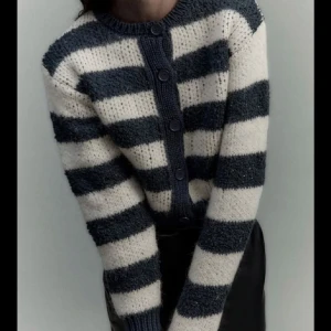 Randig stickad kofta - Såå fin kofta från zara💕💕lite nopprig