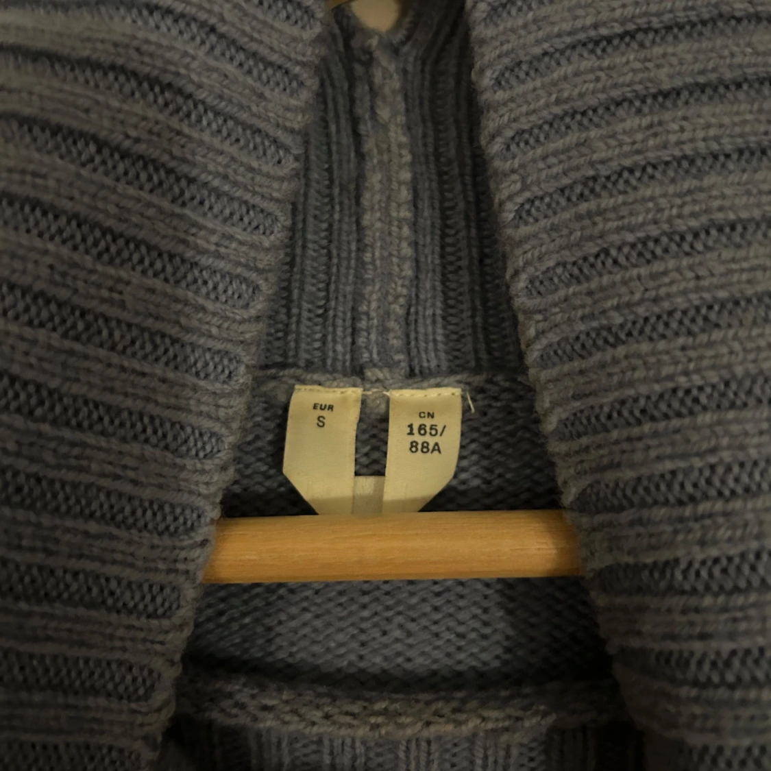 Blå stickad polotröja - 3