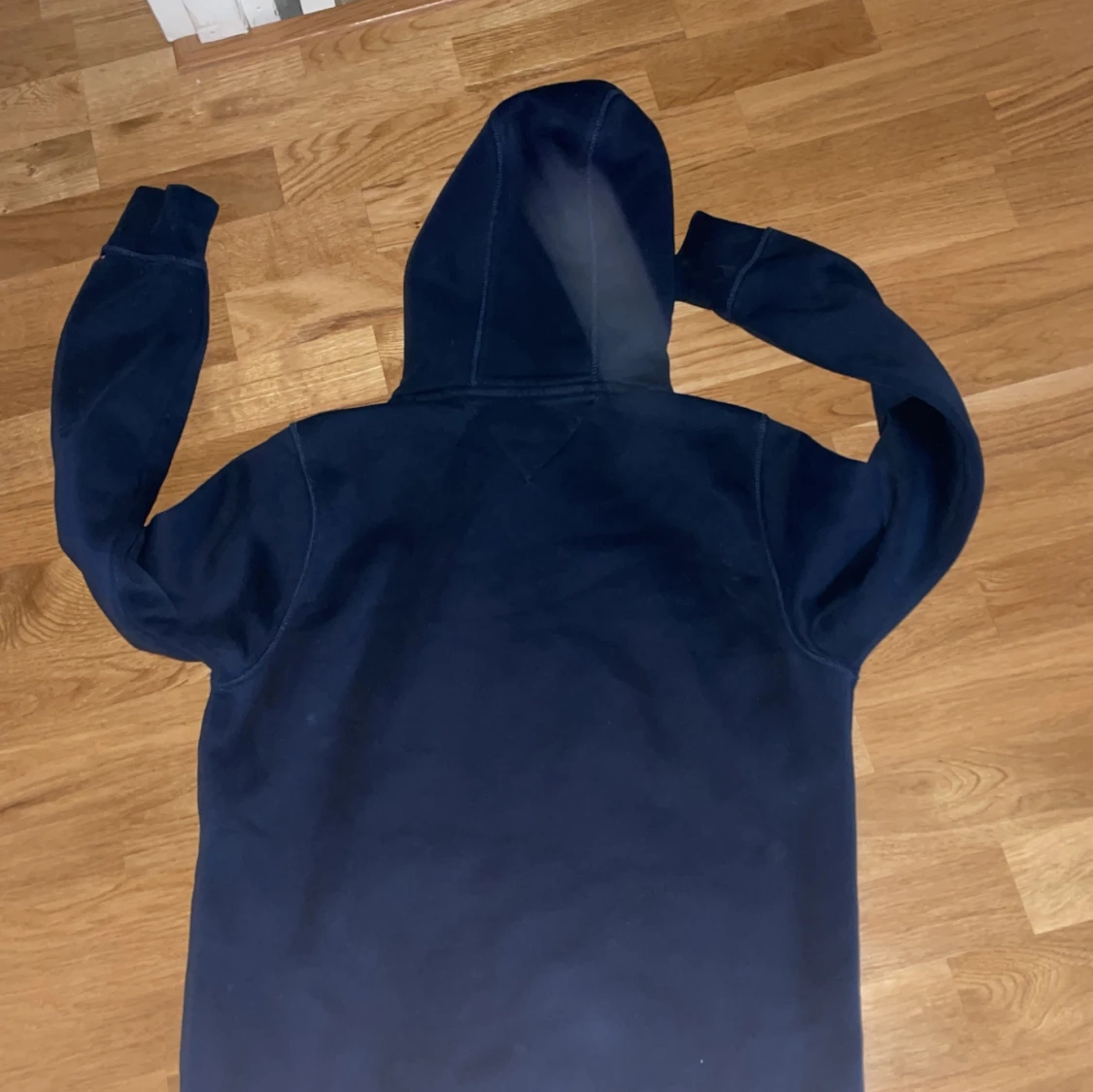 Mörkblå hoodie från Tommy Hilfiger - 2