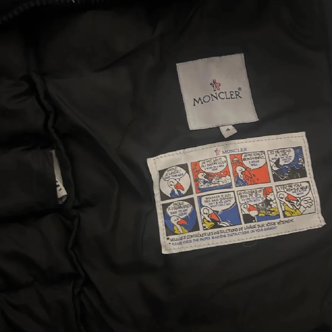 Svart dunjacka från Moncler - 2