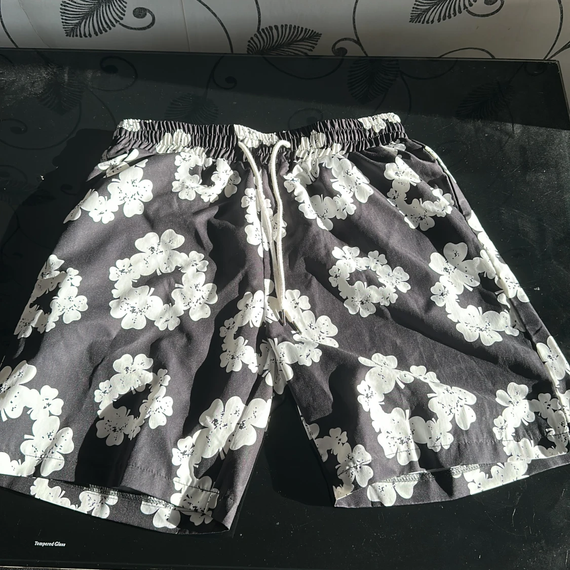 Blommiga badshorts