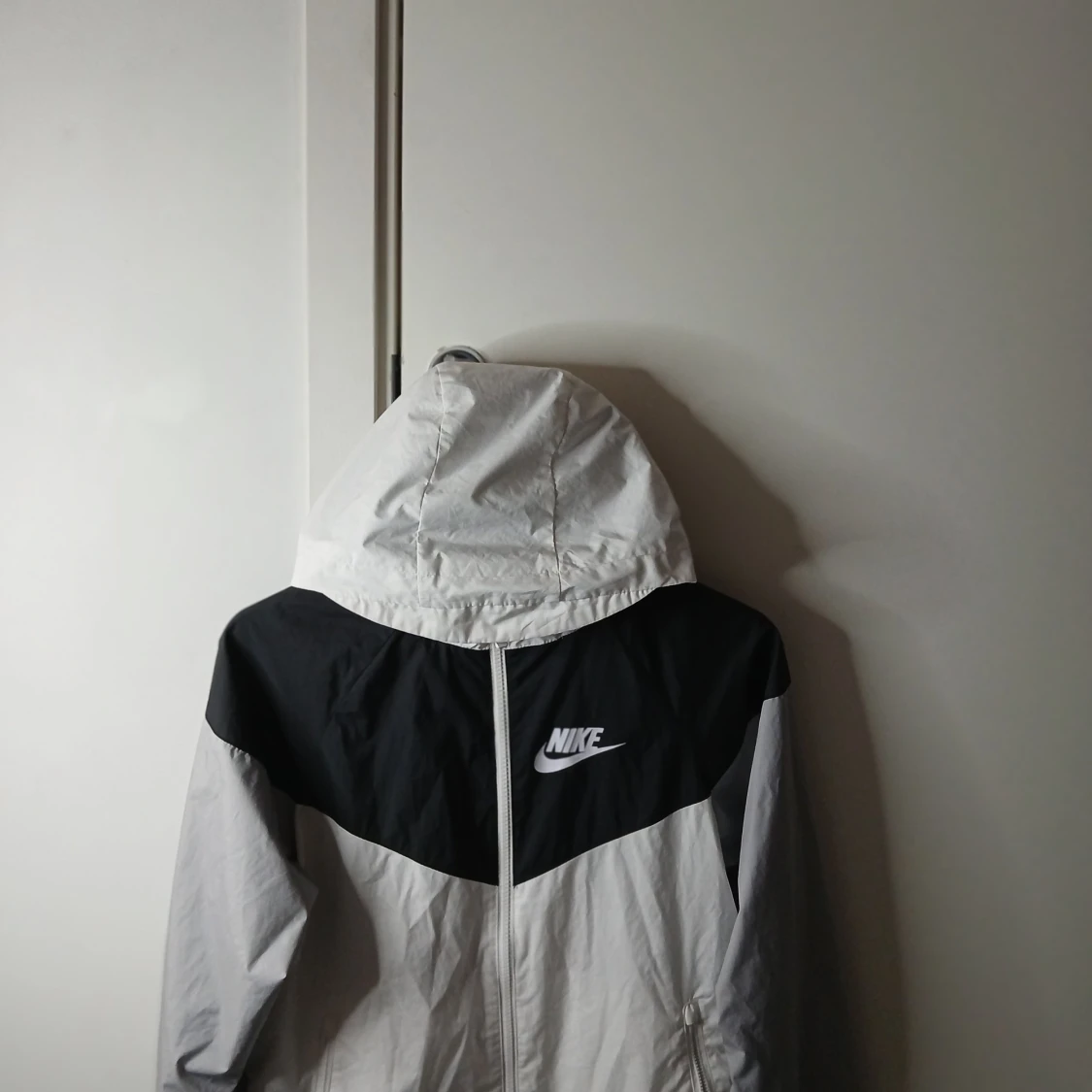 Vit och svart vindjacka från Nike - 1