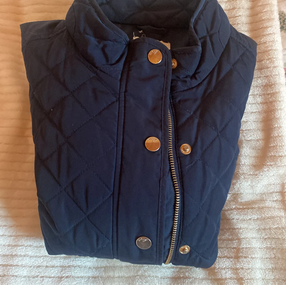 Mörkblå quiltad jacka från Zara - 3