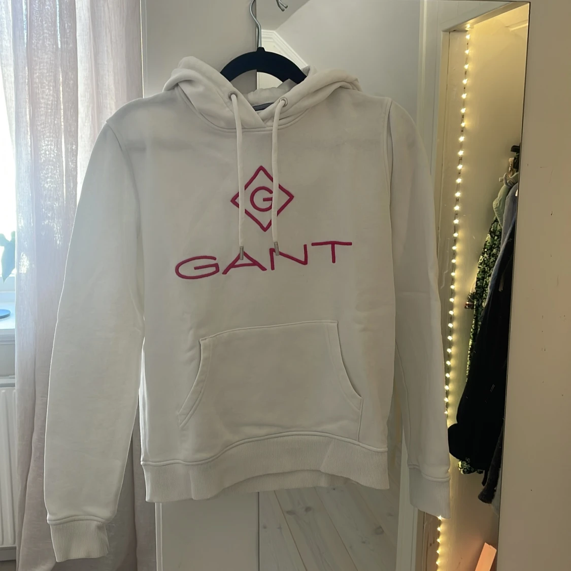 Vit hoodie från Gant - 1