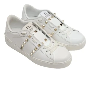 Valentino garavani rockstud skor - Valentino Garavani Rockstud sneakers. Some little signs of use but in very good condition overall. Original price 725€. Selling because they are too small for me!