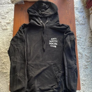 Anti Social Social Club svart hoodie - Säljer en svart hoodie från Anti Social Social Club.