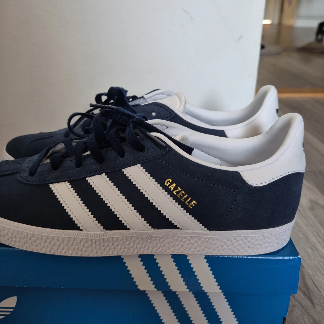 Adidas Gazelle i mörkblå mocka - 2