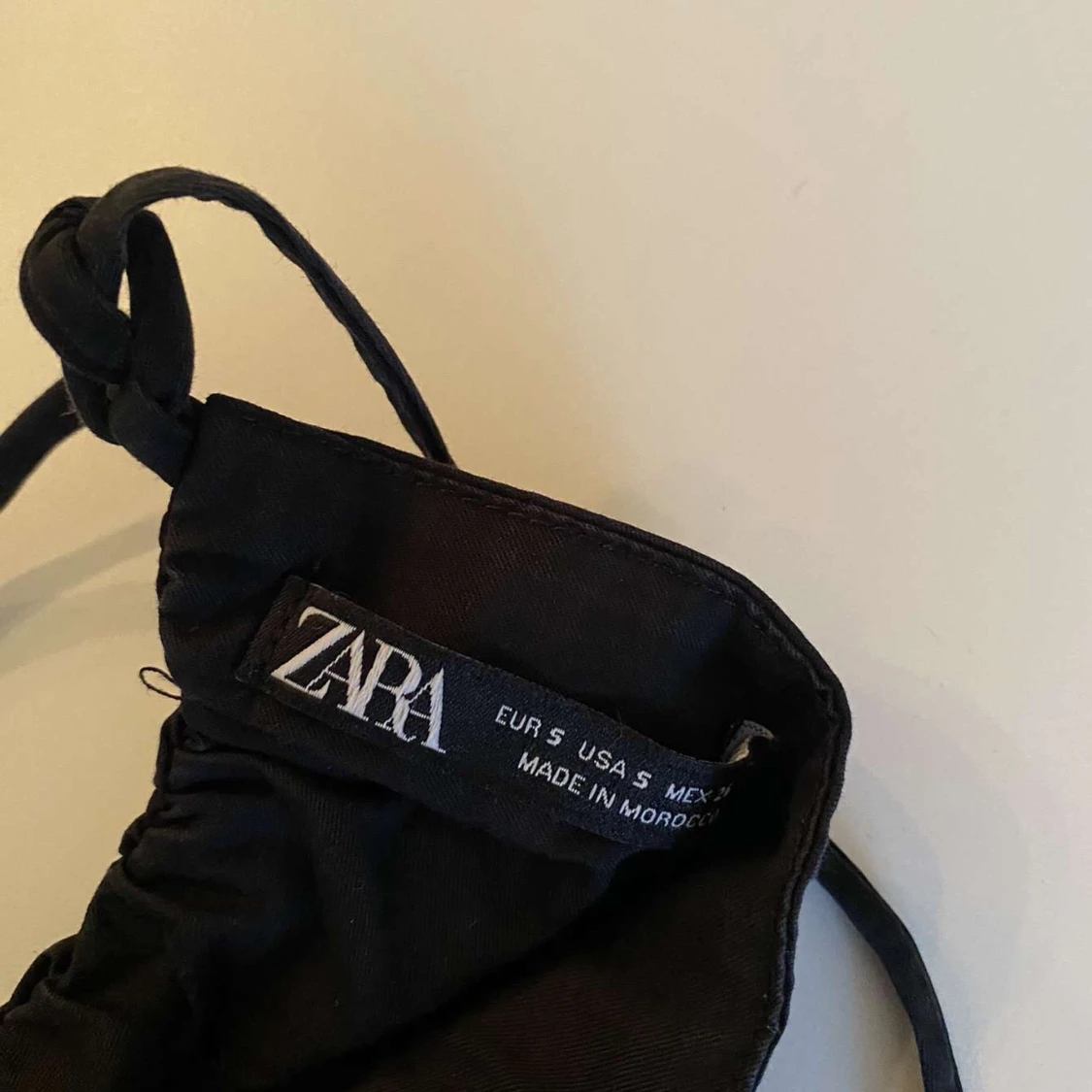 Svart klänning från Zara - 1