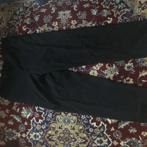 Svarta byxor från Park Lane - Snygga svarta kostym byxor från Park Lane. De har en klassisk design med knappar