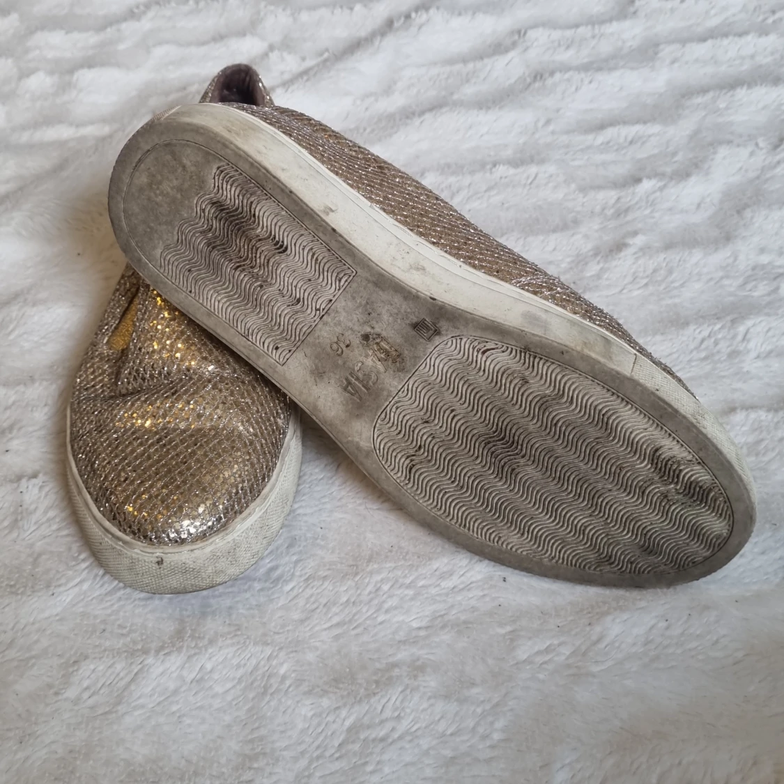 Glittriga slip-on skor - 2