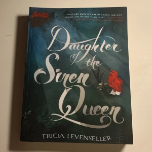 Daughter of the Siren Queen - Jag säljer boken pga att jag har läst den. Den är i mycket bra skick. 