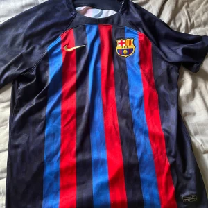 Barcelona tröja  - Barcelona kitt passar L