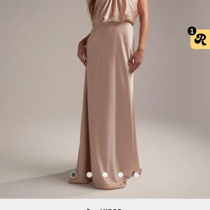 Rosa balklänning  - Rosa balklänning från asos i storlek S, aldrig använd. Säljer då jag hittat en annan balklänning 