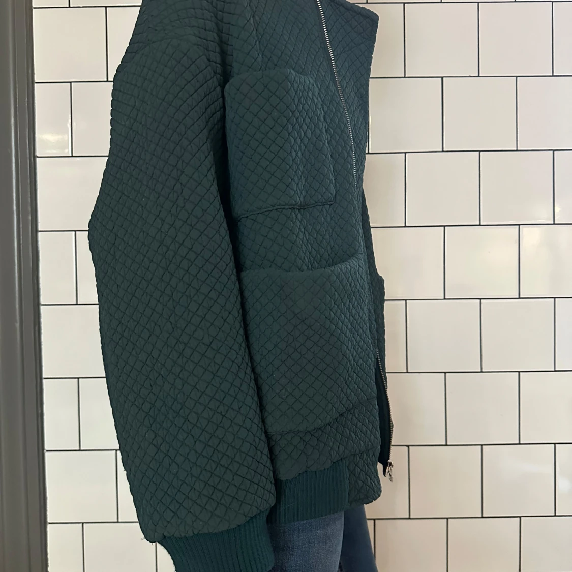 Mörkgrön quiltad bomberjacka - 2